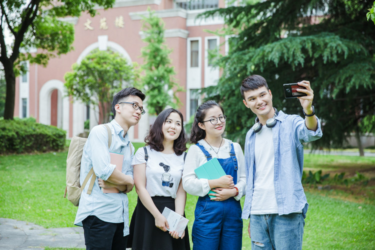 成都公办空乘专业学校_成都有空乘专业的大专