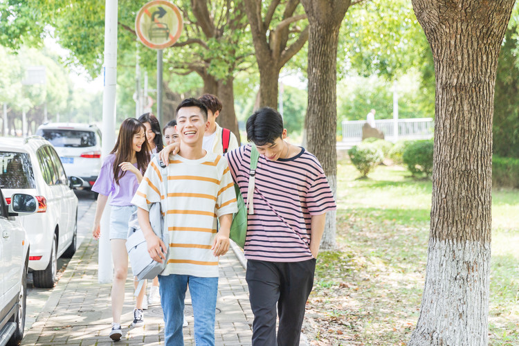 四川希望汽车职业学院航拍_四川希望汽车职业学院校训